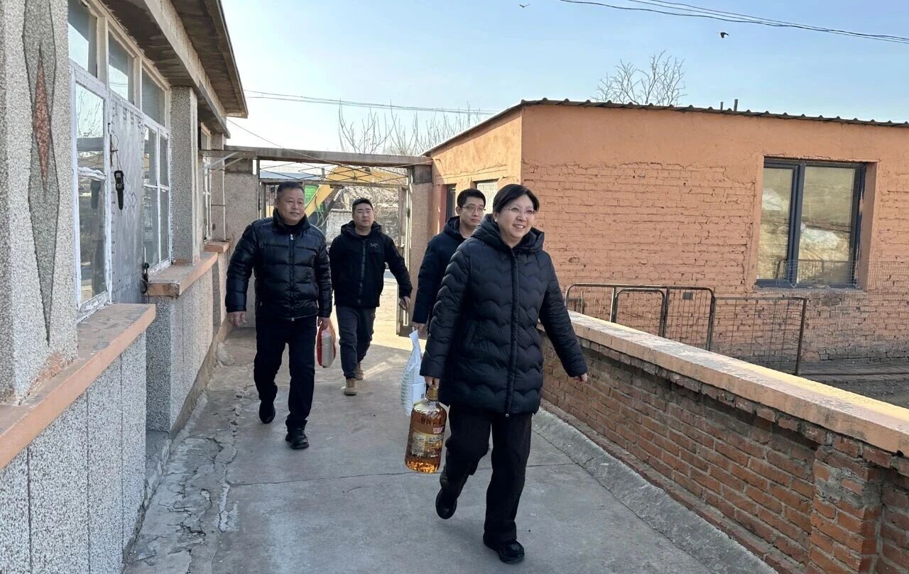 “寒冬送关怀 检情暖人心”——锦州市太和区人民检察院走访慰问困难群众